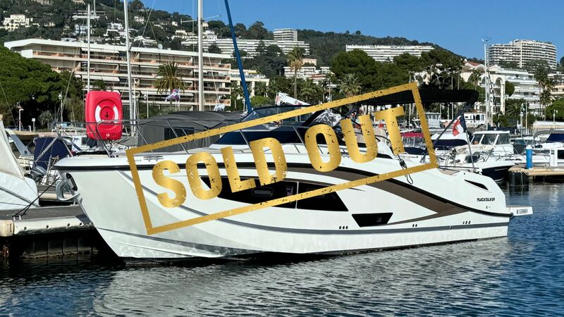 QUICKSILVER 875 SUNDECK 